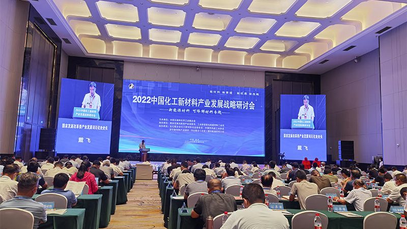 航空领域复合材料与合金材料如何权衡性能与成本？**